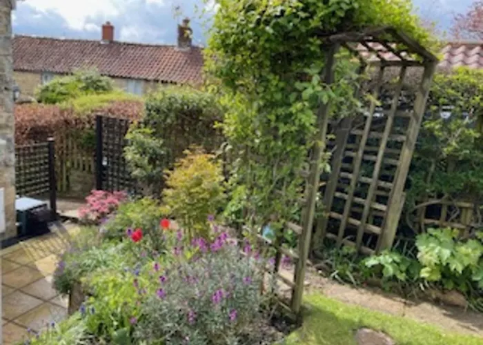 Picturesque Stone Cottage In The Heart Of North Yorkshire Village - Hideaway Cottage