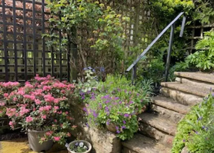 Picturesque Stone Cottage In The Heart Of North Yorkshire Village - Hideaway Cottage